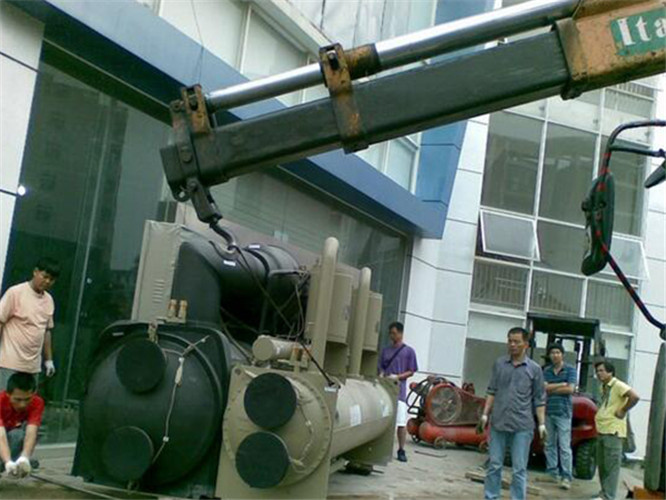 休宁县随车吊和汽车吊的核心区别是什么？哪种更省钱？