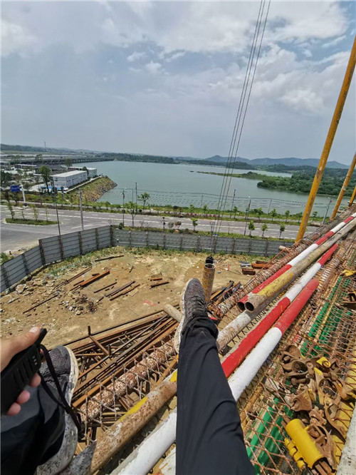 休宁县作业中发生设备损坏或人员意外，责任怎么划分？