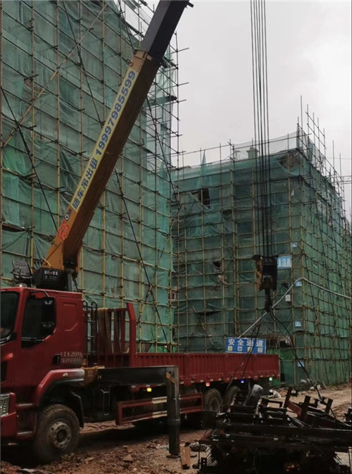 休宁县“慢工细活”—— 吊车的 “微动控制” 技术