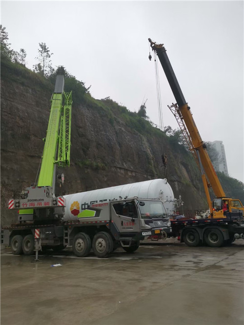 休宁县“不怕风雨冻”—— 吊车的 “恶劣环境适应” 技术