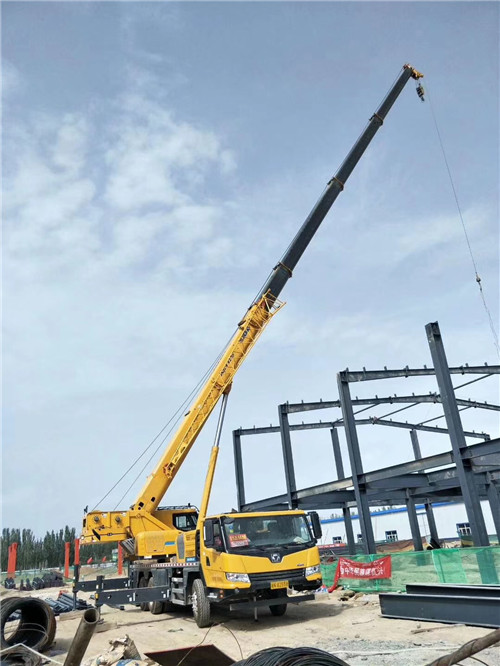 休宁县超高层建筑钢结构吊装案例